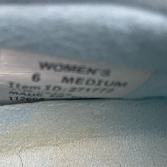 L.L. Bean Woman’s Primaloft Blue Slip Ons Size 6 - Picture 7 of 8